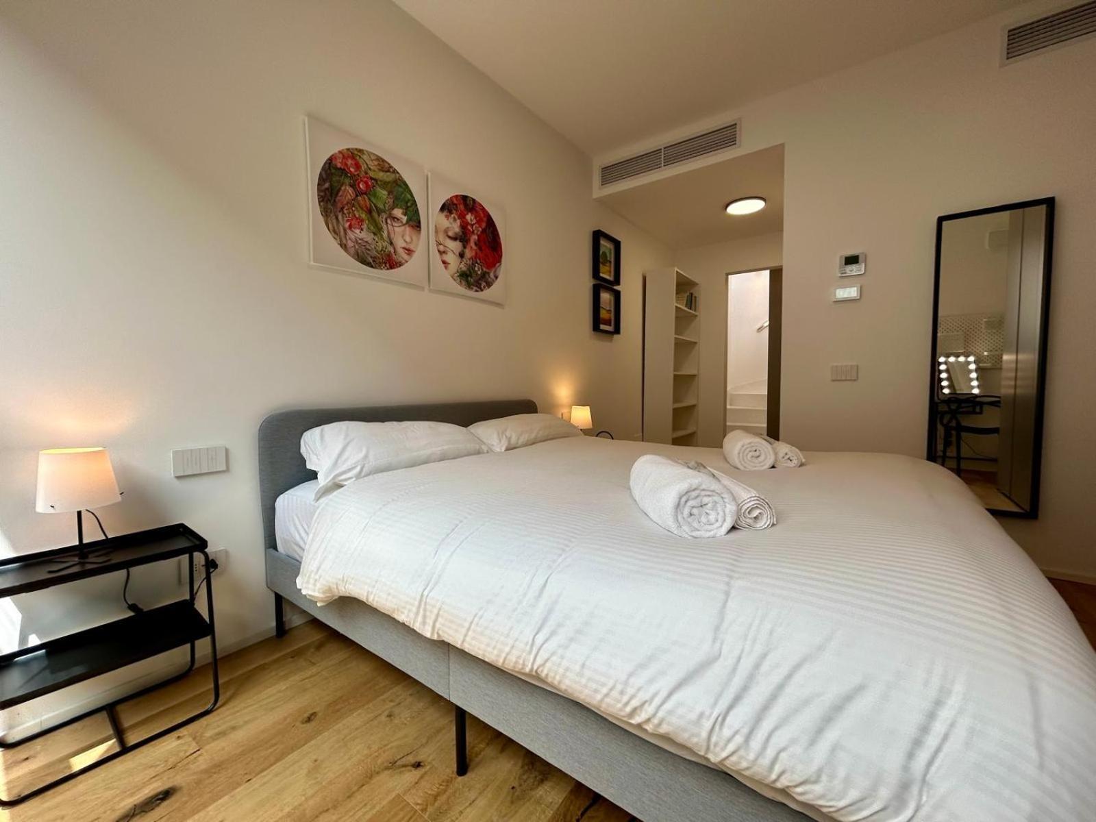 Kibilu Luxury Apt With Terrace, Isola District And Near Garibaldi Station Milano Exteriör bild